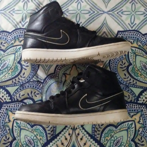 💲SOLD💲Nike Air Jordan 1 Retro High top OG - Picture 2 of 16